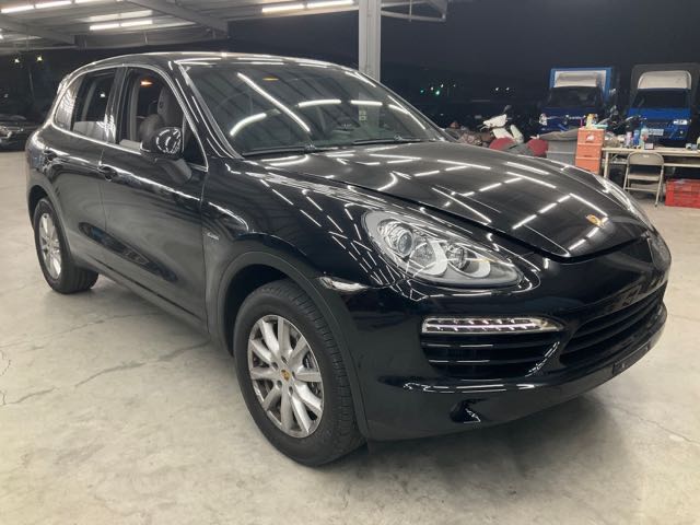 2013 PORSCHE CAYENNE 3.0L 柴油 7.1萬公里 總代理 NT$700,000 LINE:PT0974  第1張相片