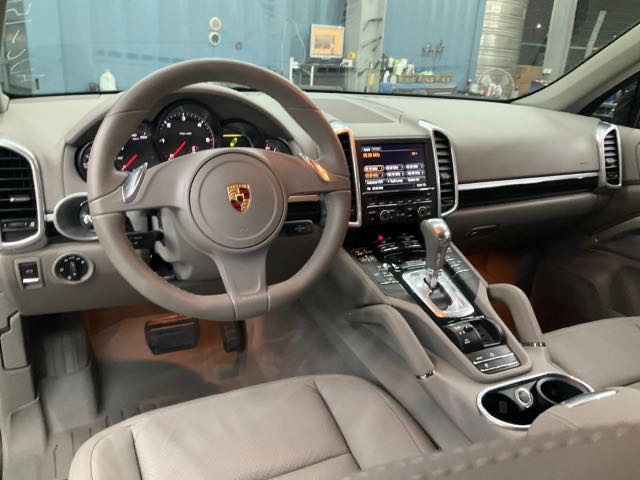 2013 PORSCHE CAYENNE 3.0L 柴油 7.1萬公里 總代理 NT$700,000 LINE:PT0974  第3張相片