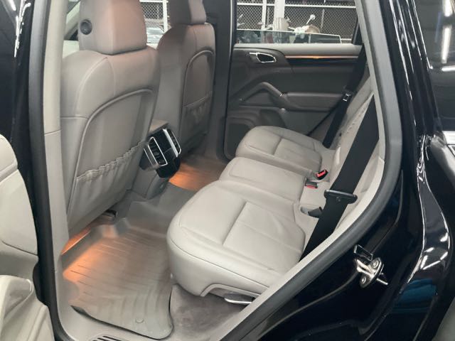 2013 PORSCHE CAYENNE 3.0L 柴油 7.1萬公里 總代理 NT$700,000 LINE:PT0974  第4張相片