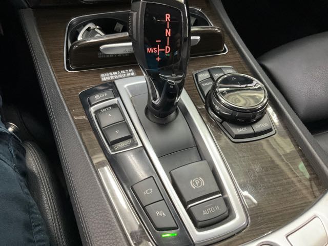 2014 BMW 大7油電 3.0L 12.5萬公里 2021年更換大電池 NT$280,000  第6張相片