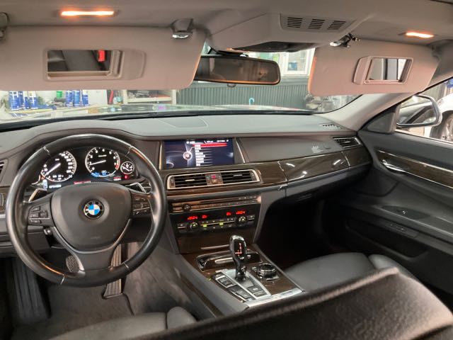 2014 BMW 大7油電 3.0L 12.5萬公里 2021年更換大電池 NT$280,000  第8張相片