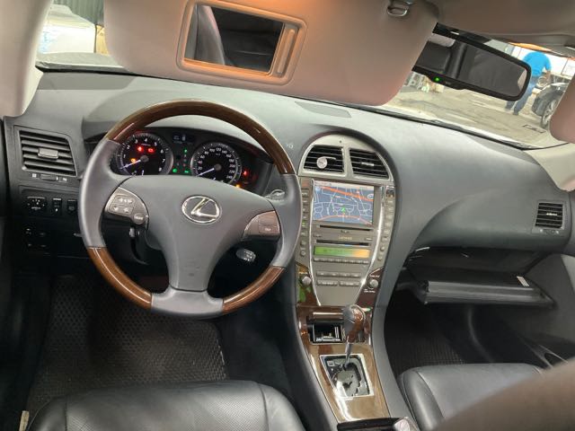 2011 LEXUS ES240 2362CC 7萬公里 稅金是2.0的級距 NT$210,000 PT0974  第3張相片