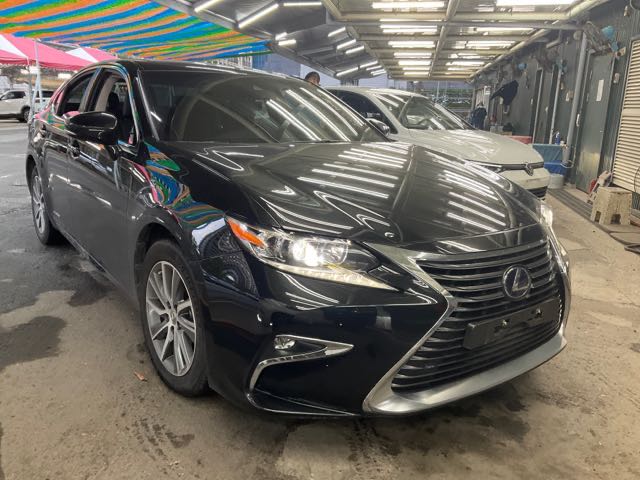2015 Lexus es300h 豪華版 2.5l 油電 13.5萬公里 大電池健康 NT$420,000 有第三方認證，無待修、無泡水、無事故、三大保固  LINE:PT0974  #汽車#中古車#新車#原廠#代理商#貿易商#新古車  第1張相片