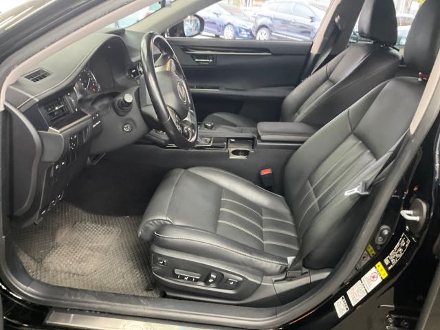 2015 Lexus es300h 豪華版 2.5l 油電 13.5萬公里 大電池健康 NT$420,000 有第三方認證，無待修、無泡水、無事故、三大保固  LINE:PT0974  #汽車#中古車#新車#原廠#代理商#貿易商#新古車  第4張相片
