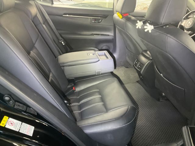 2015 Lexus es300h 豪華版 2.5l 油電 13.5萬公里 大電池健康 NT$420,000 有第三方認證，無待修、無泡水、無事故、三大保固  LINE:PT0974  #汽車#中古車#新車#原廠#代理商#貿易商#新古車  第8張相片