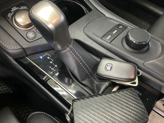 2015 Lexus es300h 豪華版 2.5l 油電 13.5萬公里 大電池健康 NT$420,000 有第三方認證，無待修、無泡水、無事故、三大保固  LINE:PT0974  #汽車#中古車#新車#原廠#代理商#貿易商#新古車  第13張相片
