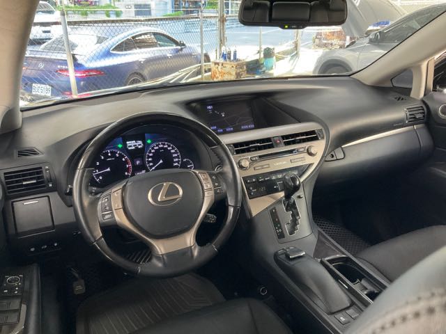 2014 LEXUS RX270 頂級版 2.7L 11.9萬公里 NT$320,000 有第三方認證，無待修、無泡水、無事故、三大保固  LINE:PT0974  #汽車#中古車#新車#原廠#代理商#貿易商#新古車#買車#賣車#五股#新北  第2張相片