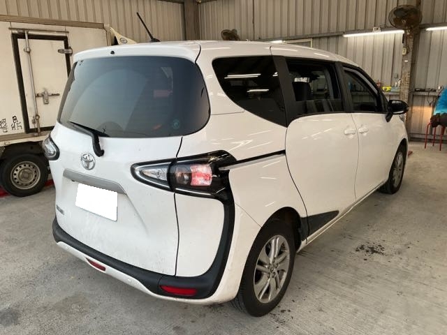 2022 TOYOTA SIENTA 1.8L 1.3萬公里 豪華+版本 有電滑門 NT$370,000 有第三方認證，無待修、無泡水、無事故、三大保固  LINE:PT0974  #汽車#中古車#新車#原廠#代理商#貿易商#新古車#買車  第9張相片