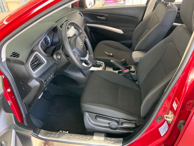 2017 SUZUKI SX4 GLX 1.4L 8.3萬公里 NT$160,000 有第三方認證，無待修、無泡水、無事故、三大保固  LINE:PT0974  #汽車#中古車#新車#原廠#代理商#貿易商#新古車#買車#賣車#五股#新北市  第2張相片