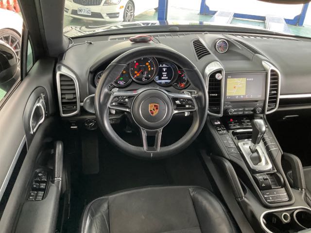 2016 Porsche cayenne 3.0l 柴油 10.7萬公里 總代理 NT$970,000  有第三方認證，無待修、無泡水、無事故、三大保固  LINE:PT0974  #汽車#中古車#新車#原廠#代理商#貿易商#新古車#買車  第2張相片