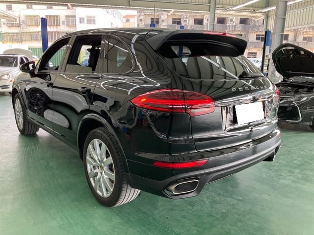 2016 Porsche cayenne 3.0l 柴油 10.7萬公里 總代理 NT$970,000  有第三方認證，無待修、無泡水、無事故、三大保固  LINE:PT0974  #汽車#中古車#新車#原廠#代理商#貿易商#新古車#買車  第9張相片