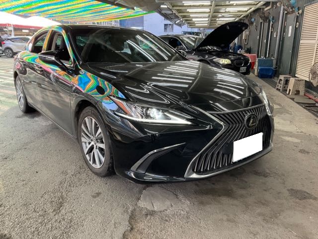 2019 LEXUS ES200 頂級版 2.0L 5.9萬 NT$820,000 有第三方認證，無待修、無泡水、無事故、三大保固  LINE:PT0974  #汽車#中古車#新車#原廠#代理商#貿易商#新古車#買車#賣車#五股#新北市  第1張相片