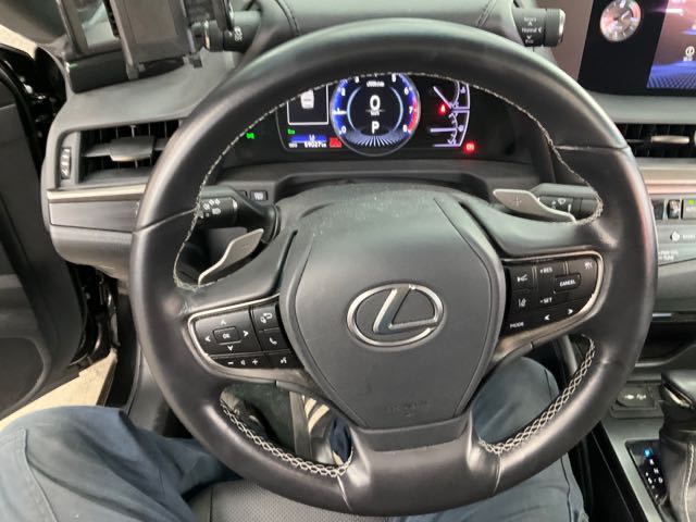 2019 LEXUS ES200 頂級版 2.0L 5.9萬 NT$820,000 有第三方認證，無待修、無泡水、無事故、三大保固  LINE:PT0974  #汽車#中古車#新車#原廠#代理商#貿易商#新古車#買車#賣車#五股#新北市  第4張相片