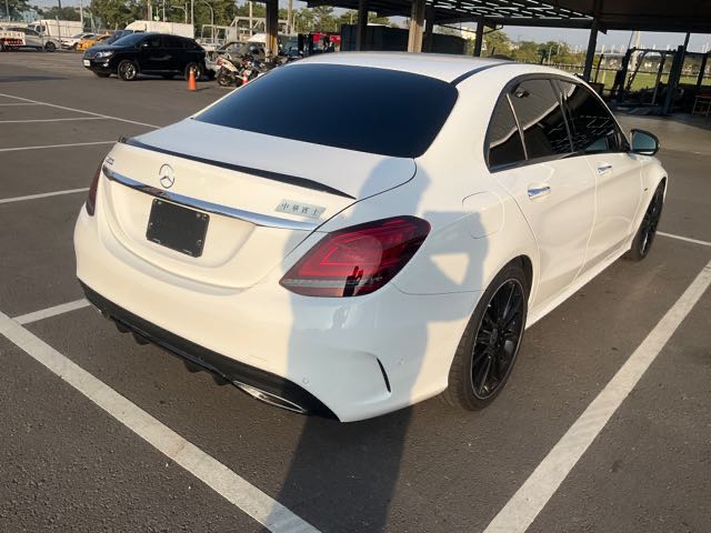 2021 BENZ C300 2.0L 4.6萬公里 夜色套件 ACC NT$1,140,000 有第三方認證，無待修、無泡水、無事故、三大保固  LINE:PT0974  #汽車#中古車#新車#原廠#代理商#貿易商#新古車#買車#賣車  第2張相片