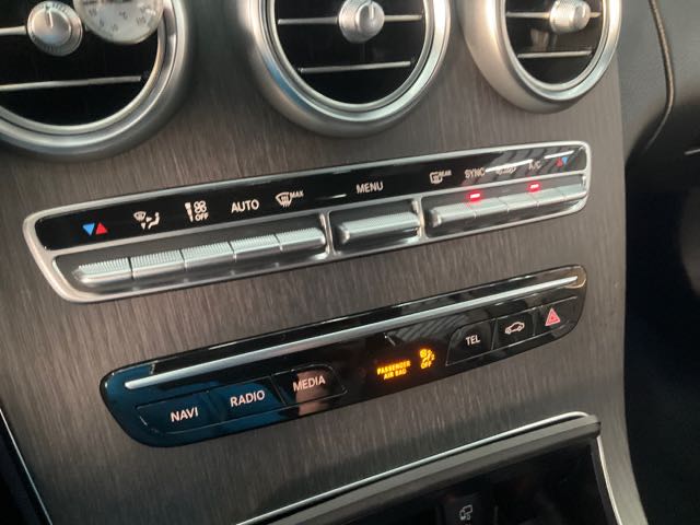 2021 BENZ C300 2.0L 4.6萬公里 夜色套件 ACC NT$1,140,000 有第三方認證，無待修、無泡水、無事故、三大保固  LINE:PT0974  #汽車#中古車#新車#原廠#代理商#貿易商#新古車#買車#賣車  第10張相片