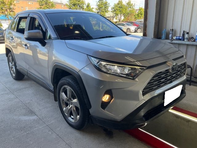 2019 TOYOTA RAV4 旗艦版 2.0L 12.6萬公里 NT$510,000 有第三方認證，無待修、無泡水、無事故、三大保固  LINE:PT0974  #汽車#中古車#新車#原廠#代理商#貿易商#新古車#買車#賣車#五股#新北  第1張相片