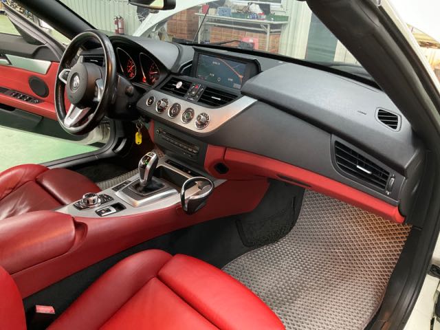 2012 BMW Z4 28I 2.0L 13.7萬公里 NT$550,000 有第三方認證，無待修、無泡水、無事故、三大保固  LINE:PT0974  #汽車#中古車#新車#原廠#代理商#貿易商#新古車#買車#賣車#五股#新北市#台北市  第7張相片