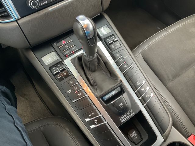 2016 PORSCHE MACAN 2.0L 11.1萬公里 總代理 NT$900,000  有第三方認證，無待修、無泡水、無事故、三大保固  LINE:PT0974  #汽車#中古車#新車#原廠#代理商#貿易商#新古車#買車#賣車#五股  第7張相片