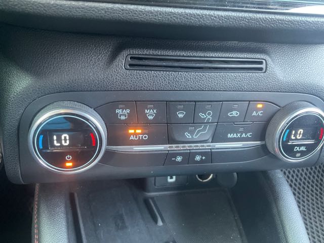 2019 FORD FOCUS 5門 藍 ST-LINE 1.5L 12.9萬公里 NT$350,000 有第三方認證，無待修、無泡水、無事故、三大保固  LINE:PT0974  #汽車#中古車#新車#原廠#代理商#貿易商#新古車#買車  第5張相片