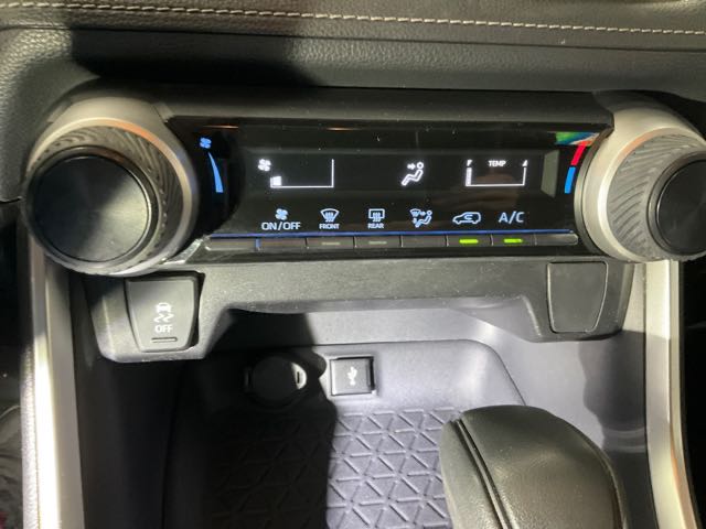 2019 Toyota rav4 豪華版 2.0l 11.9萬公里 有acc NT$440,000 有第三方認證，無待修、無泡水、無事故、三大保固  LINE:PT0974  #汽車#中古車#新車#原廠#代理商#貿易商#新古車#買車#賣車  第6張相片