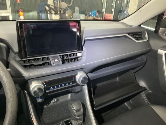 2019 Toyota rav4 豪華版 2.0l 11.9萬公里 有acc NT$440,000 有第三方認證，無待修、無泡水、無事故、三大保固  LINE:PT0974  #汽車#中古車#新車#原廠#代理商#貿易商#新古車#買車#賣車  第7張相片