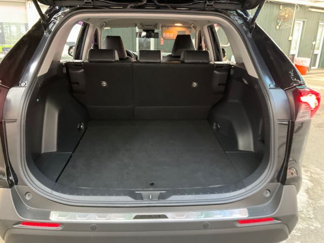 2019 Toyota rav4 豪華版 2.0l 11.9萬公里 有acc NT$440,000 有第三方認證，無待修、無泡水、無事故、三大保固  LINE:PT0974  #汽車#中古車#新車#原廠#代理商#貿易商#新古車#買車#賣車  第8張相片