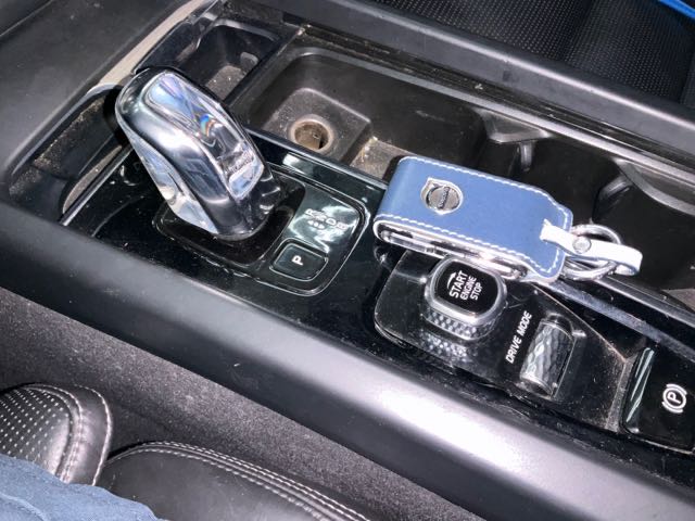2019 Volvo xc60 t8 2.0 油電 7.3萬公里 NT$970,000 有第三方認證，無待修、無泡水、無事故、三大保固  LINE:PT0974  #汽車#中古車#新車#原廠#代理商#貿易商#新古車#買車#賣車#五股#新北市  第4張相片