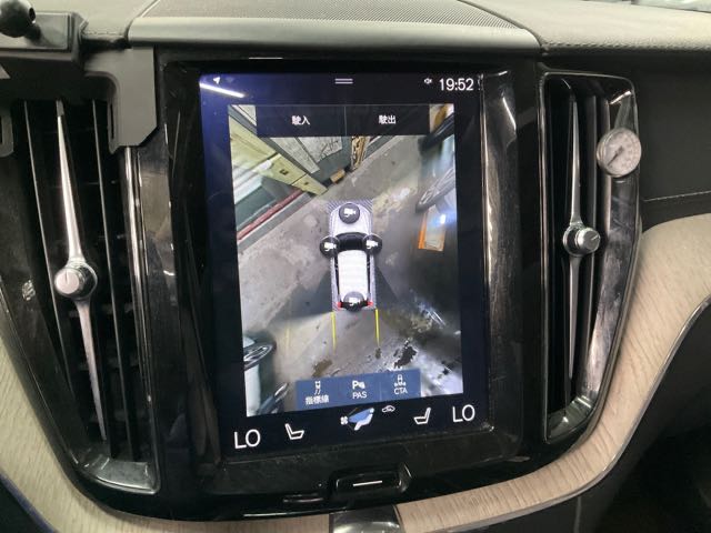 2019 Volvo xc60 t8 2.0 油電 7.3萬公里 NT$970,000 有第三方認證，無待修、無泡水、無事故、三大保固  LINE:PT0974  #汽車#中古車#新車#原廠#代理商#貿易商#新古車#買車#賣車#五股#新北市  第5張相片