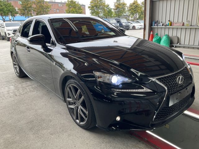 2016 LEXUS IS200T F SPORT 2.0L 7.4萬公里 NT$600,000 有第三方認證，無待修、無泡水、無事故、三大保固  LINE:PT0974  #汽車#中古車#新車#原廠#代理商#貿易商#新古車#買車#賣車#五  第1張相片