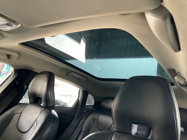 2017 VOLVO V40 1.5L 旗艦版 5.2萬公里 ACC NT$360,000 有第三方認證，無待修、無泡水、無事故、三大保固  LINE:PT0974  #汽車#中古車#新車#原廠#代理商#貿易商#新古車#買車#賣車#五股  第5張相片