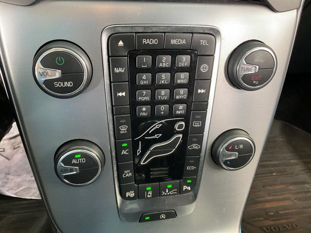 2017 VOLVO V40 1.5L 旗艦版 5.2萬公里 ACC NT$360,000 有第三方認證，無待修、無泡水、無事故、三大保固  LINE:PT0974  #汽車#中古車#新車#原廠#代理商#貿易商#新古車#買車#賣車#五股  第6張相片
