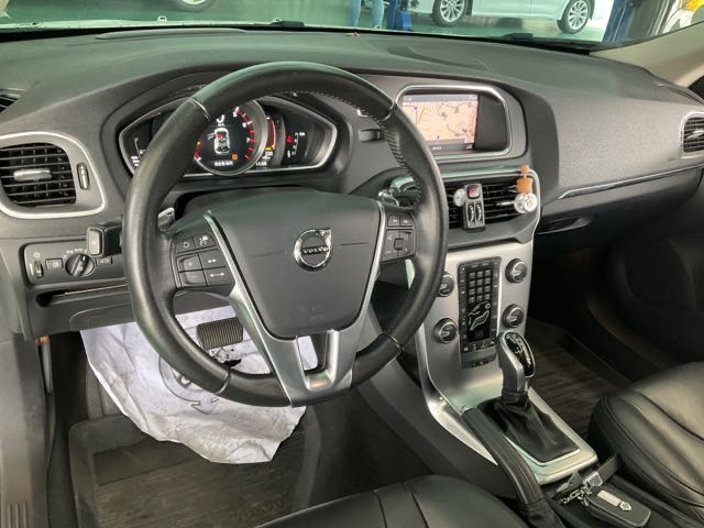 2017 VOLVO V40 1.5L 旗艦版 5.2萬公里 ACC NT$360,000 有第三方認證，無待修、無泡水、無事故、三大保固  LINE:PT0974  #汽車#中古車#新車#原廠#代理商#貿易商#新古車#買車#賣車#五股  第8張相片