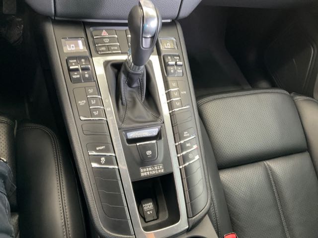 2018 PORSCHE MACAN 2.0L 7.7萬公里 總代理 沒天窗 NT$1,230,000 有第三方認證，無待修、無泡水、無事故、三大保固  LINE:PT0974  #汽車#中古車#新車#原廠#代理商#貿易商#新古車#買車  第5張相片