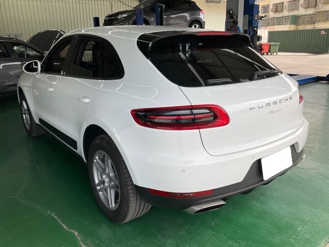 2018 PORSCHE MACAN 2.0L 7.7萬公里 總代理 沒天窗 NT$1,230,000 有第三方認證，無待修、無泡水、無事故、三大保固  LINE:PT0974  #汽車#中古車#新車#原廠#代理商#貿易商#新古車#買車  第9張相片