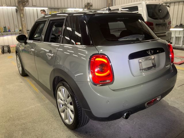 2017 MINI cooper 5門 1.5l 10萬公里 NT$350,000 有第三方認證，無待修、無泡水、無事故、三大保固  LINE:PT0974  #汽車#中古車#新車#原廠#代理商#貿易商#新古車#買車#賣車#五股#新北市#台  第2張相片