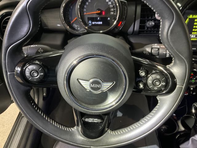 2017 MINI cooper 5門 1.5l 10萬公里 NT$350,000 有第三方認證，無待修、無泡水、無事故、三大保固  LINE:PT0974  #汽車#中古車#新車#原廠#代理商#貿易商#新古車#買車#賣車#五股#新北市#台  第5張相片
