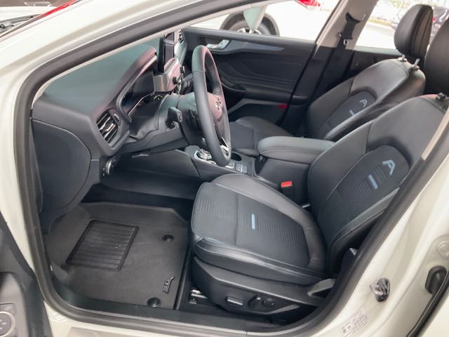 2022 FORD FOCUS 5門 5.8萬公里 1.5L LOMMEL X NT$450,000 有第三方認證，無待修、無泡水、無事故、三大保固  LINE:PT0974  #汽車#中古車#新車#原廠#代理商#貿易商#新古車#買車#賣車  第3張相片