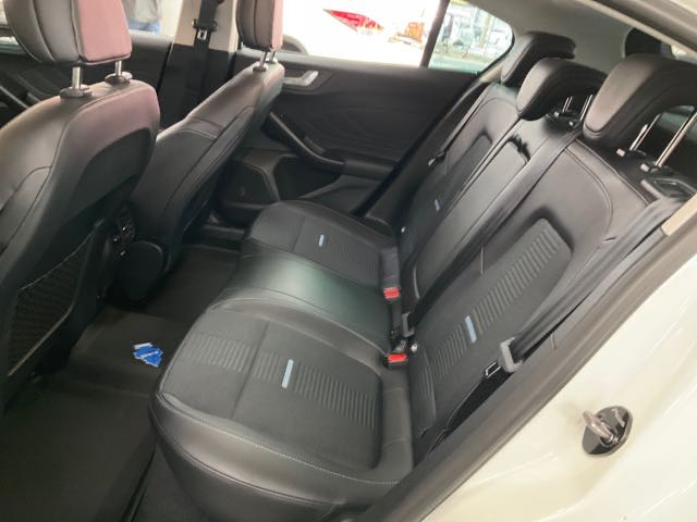 2022 FORD FOCUS 5門 5.8萬公里 1.5L LOMMEL X NT$450,000 有第三方認證，無待修、無泡水、無事故、三大保固  LINE:PT0974  #汽車#中古車#新車#原廠#代理商#貿易商#新古車#買車#賣車  第4張相片