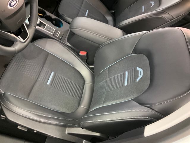 2022 FORD FOCUS 5門 5.8萬公里 1.5L LOMMEL X NT$450,000 有第三方認證，無待修、無泡水、無事故、三大保固  LINE:PT0974  #汽車#中古車#新車#原廠#代理商#貿易商#新古車#買車#賣車  第5張相片