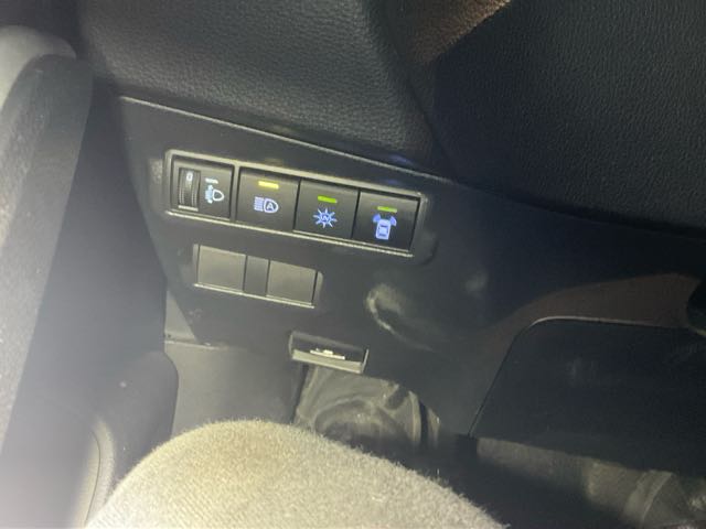 2022 TOYOTA COROLLA CROSS 淺藍色 豪華版 1.8L 汽油 3.3萬公里 NT$390,000 有第三方認證，無待修、無泡水、無事故、三大保固  LINE:PT0974  #汽車#中古車#新車#原廠#代理商#貿易商  第8張相片