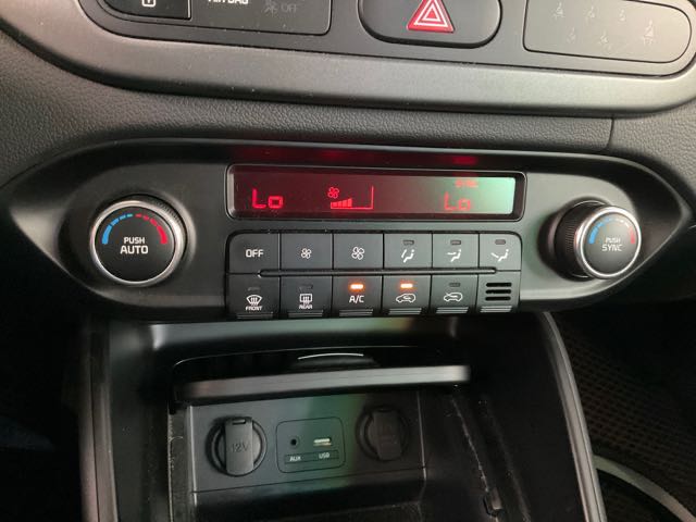 2019 KIA CARENS 科技版 4萬公里 NT$200,000 有第三方認證，無待修、無泡水、無事故、三大保固  LINE:PT0974  #汽車#中古車#新車#原廠#代理商#貿易商#新古車#買車#賣車#五股#新北市#台北市#桃園市  第8張相片