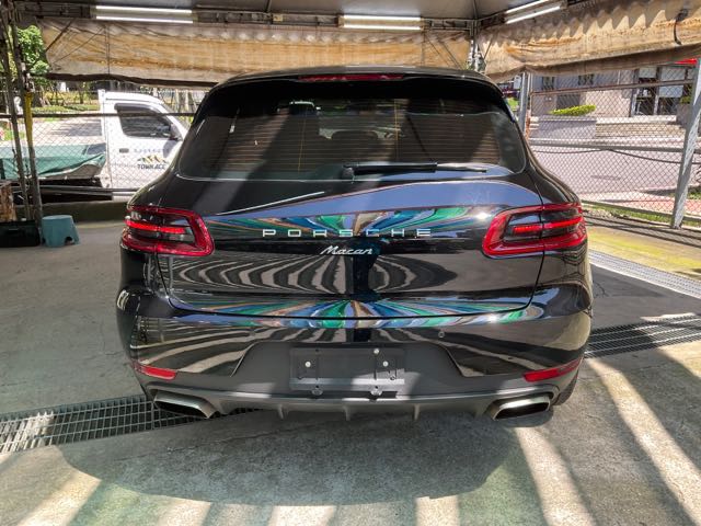 2018 PORSCHE MACAN 2.0L 總代理 4.2萬公里 非貫穿式尾燈 NT$1,150,000 有第三方認證，無待修、無泡水、無事故、三大保固  LINE:PT0974  #汽車#中古車#新車#原廠#代理商#貿易商#新古車  第2張相片