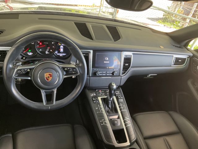2018 PORSCHE MACAN 2.0L 總代理 4.2萬公里 非貫穿式尾燈 NT$1,150,000 有第三方認證，無待修、無泡水、無事故、三大保固  LINE:PT0974  #汽車#中古車#新車#原廠#代理商#貿易商#新古車  第3張相片