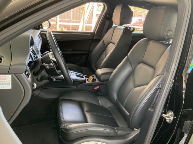 2018 PORSCHE MACAN 2.0L 總代理 4.2萬公里 非貫穿式尾燈 NT$1,150,000 有第三方認證，無待修、無泡水、無事故、三大保固  LINE:PT0974  #汽車#中古車#新車#原廠#代理商#貿易商#新古車  第4張相片