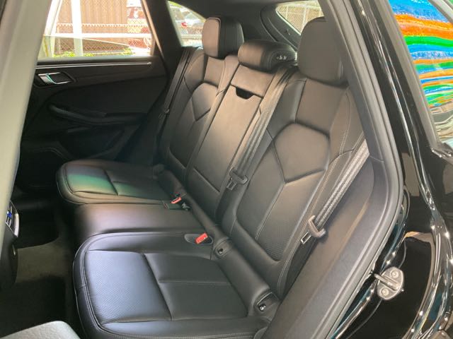 2018 PORSCHE MACAN 2.0L 總代理 4.2萬公里 非貫穿式尾燈 NT$1,150,000 有第三方認證，無待修、無泡水、無事故、三大保固  LINE:PT0974  #汽車#中古車#新車#原廠#代理商#貿易商#新古車  第5張相片