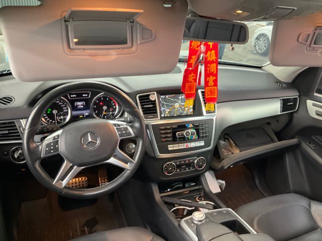 2014 Benz ml400 汽油 3.0l 12.1萬公里 天窗 後視鏡盲點 NT$340,000 有第三方認證，無待修、無泡水、無事故、三大保固  LINE:PT0974  #汽車#中古車#新車#原廠#代理商#貿易商#新古車#買車  第2張相片