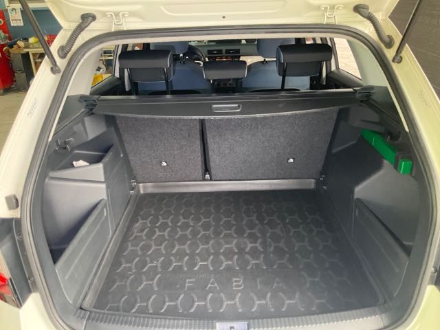 2017 SKODA FABIA 1.2L Combi TSI 7.6萬公里 NT$190,000 有第三方認證，無待修、無泡水、無事故、三大保固  LINE:PT0974  #汽車#中古車#新車#原廠#代理商#貿易商#新古車#買車#賣車  第6張相片