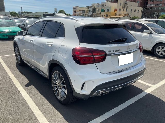2018 BENZ GLA250 2.0L 7.5萬公里 4WD 天窗 NT$790,000 有第三方認證，無待修、無泡水、無事故、三大保固  LINE:PT0974  #汽車#中古車#新車#原廠#代理商#貿易商#新古車#買車#賣車#五股  第9張相片