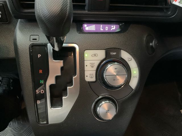 2017 Toyota sienta 1.8l 7人座 9.6萬公里 豪華+ 電滑門 NT$230,000 有第三方認證，無待修、無泡水、無事故、三大保固  LINE:PT0974  #汽車#中古車#新車#原廠#代理商#貿易商#新古車#買車  第4張相片