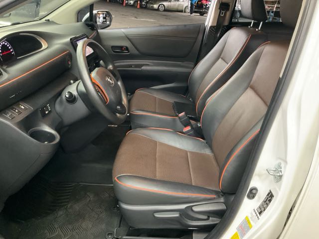 2017 Toyota sienta 1.8l 7人座 9.6萬公里 豪華+ 電滑門 NT$230,000 有第三方認證，無待修、無泡水、無事故、三大保固  LINE:PT0974  #汽車#中古車#新車#原廠#代理商#貿易商#新古車#買車  第5張相片